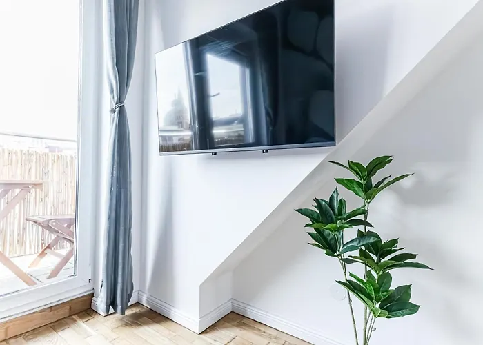 Luxury 2br And 1lr With Balcony - 9 Min To Center Apartment