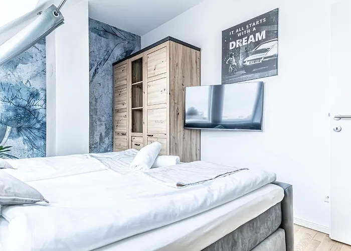 Luxury 2br And 1lr With Balcony - 9 Min To Center Apartment