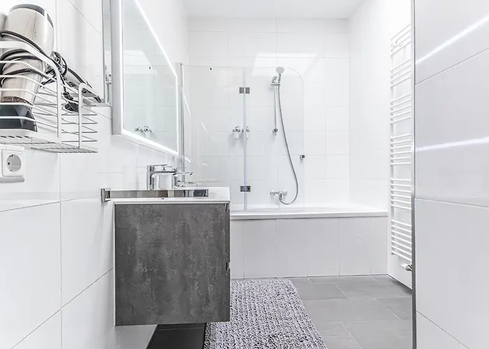 Luxury 2br And 1lr With Balcony - 9 Min To Center Apartment