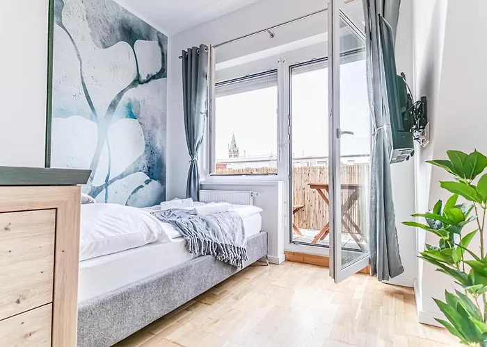 Apartment Luxury 2br And 1lr With Balcony - 9 Min To Center